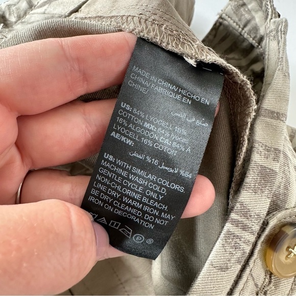 White House Black Market The 5” Short High Rise Tropical Palm Print Tan Womens 4 - Picture 2 of 4